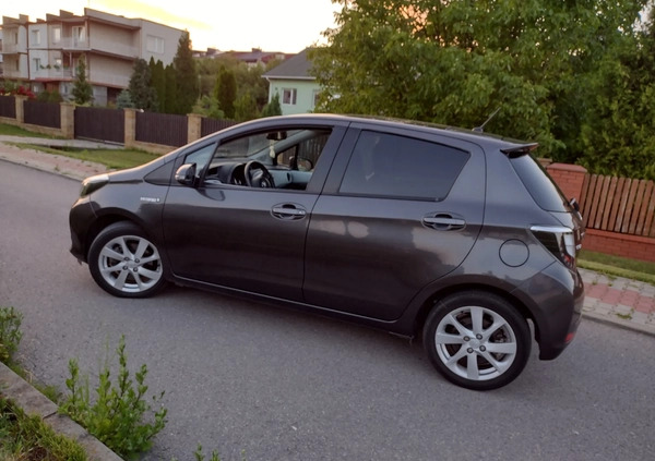 Toyota Yaris cena 44800 przebieg: 34000, rok produkcji 2014 z Staszów małe 379